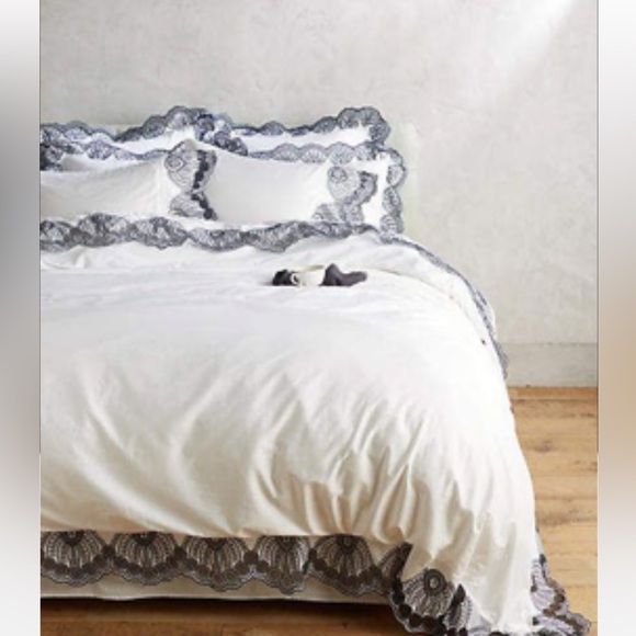 Anthropologie Eyelet Embroidered Duvet Cover Size Queen NEW